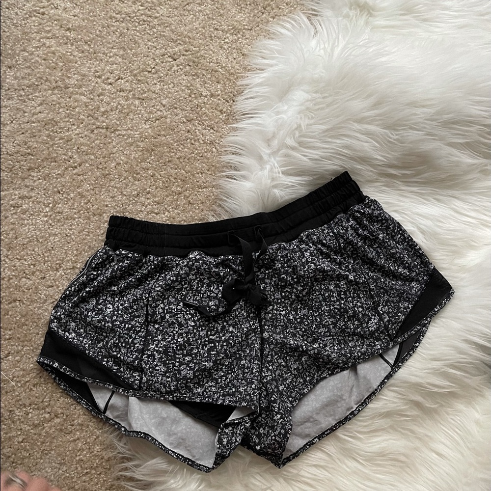 Lululemon shorts size 10 black pattern